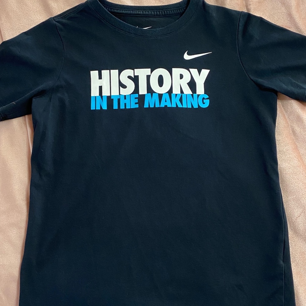 Girl's Nike Tee Size Youth Medium